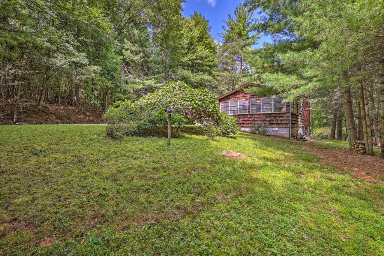 Peaceful Roaring Gap Retreat With Fire Pit And Patio! Villa Exterior foto